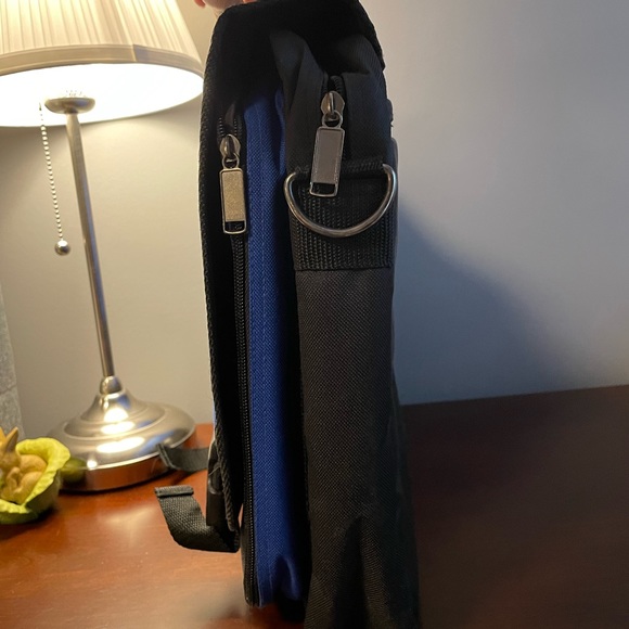 Blue and Black Laptop Carrying Bag - Picture 4 of 10